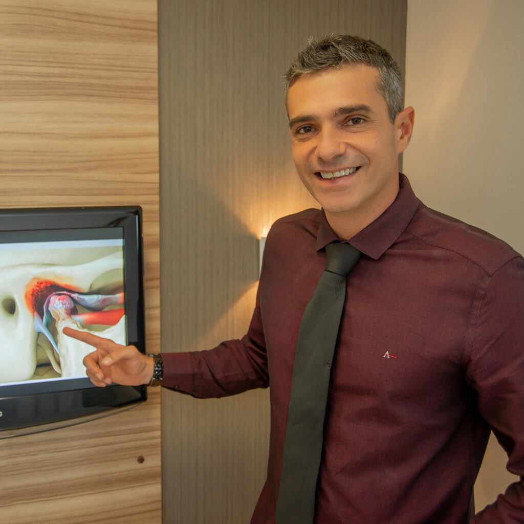 Dr-Danilo-Dantas-dentista-harmonização-oro-facial-tratamento-atm-dtm-dente siso-salvador-bahia